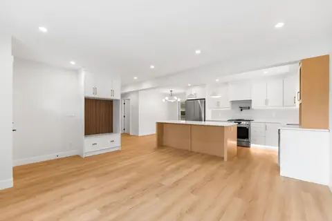 439 Arlington Drive SE photo 9