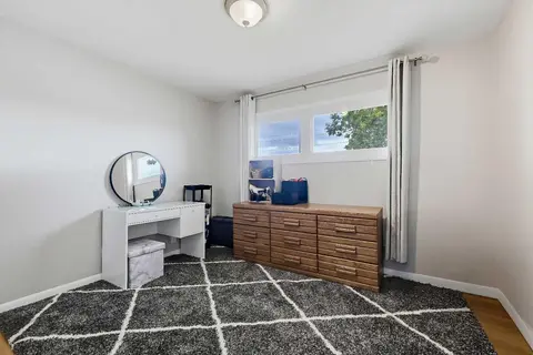 176 Frobisher Boulevard SE photo 16