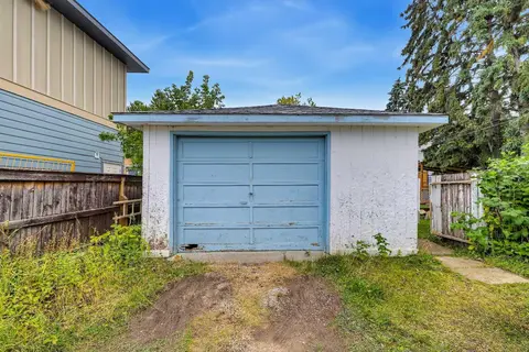 176 Frobisher Boulevard SE photo 37