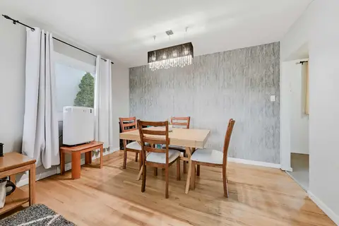 176 Frobisher Boulevard SE photo 5