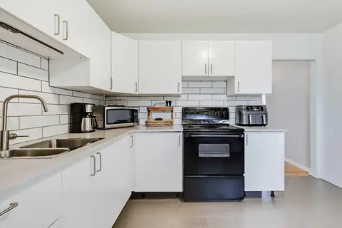176 Frobisher Boulevard SE photo 8