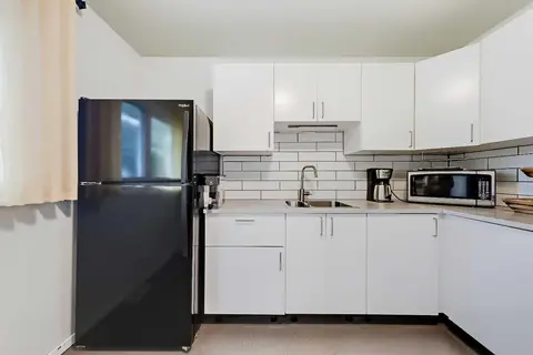 176 Frobisher Boulevard SE photo 9