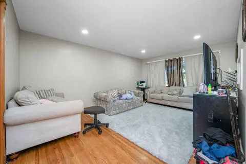 823 Sabrina Road SW photo 3