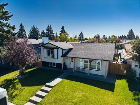 1215 Lake Twintree Drive SE, Calgary