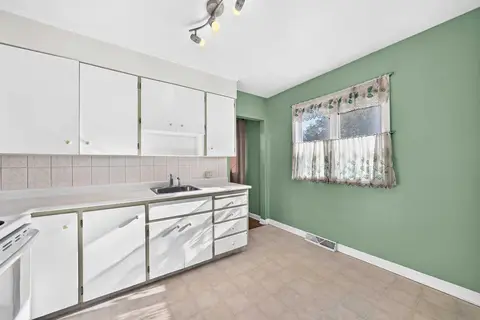 5924 Elbow Drive SW photo 6