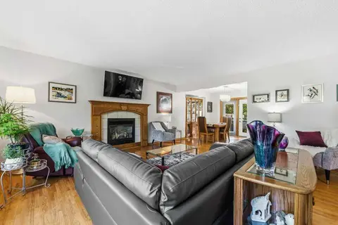 7804 7 Street SW photo 10
