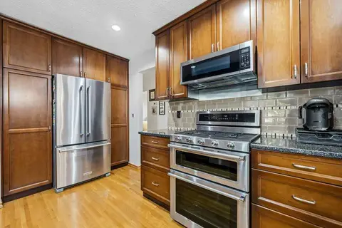 7804 7 Street SW photo 16