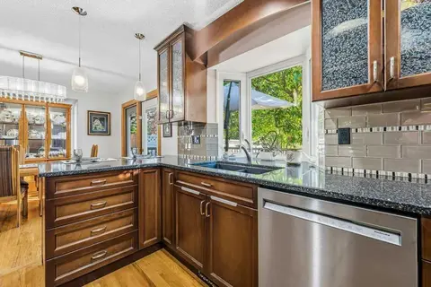 7804 7 Street SW photo 18