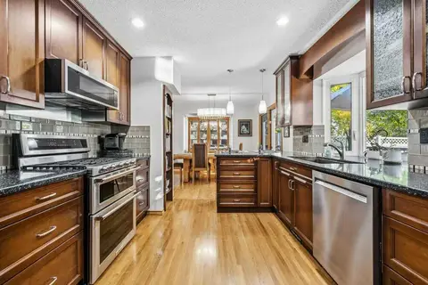 7804 7 Street SW photo 19