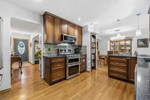 7804 7 Street SW photo 20