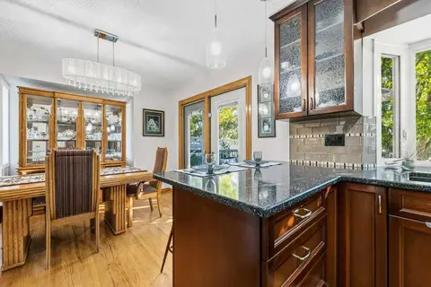 7804 7 Street SW photo 22