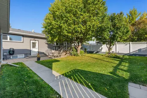 7804 7 Street SW photo 34
