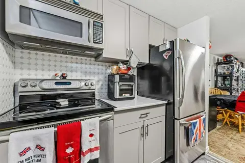 7804 7 Street SW photo 39