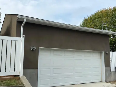 7804 7 Street SW photo 4