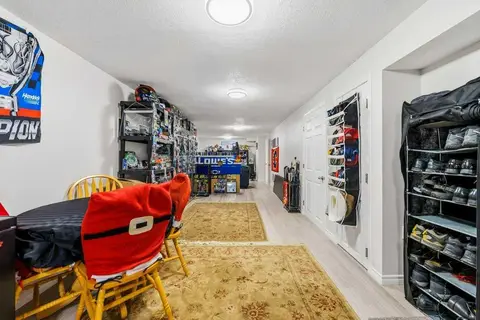 7804 7 Street SW photo 41