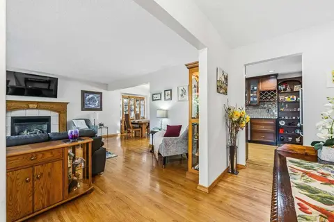 7804 7 Street SW photo 6