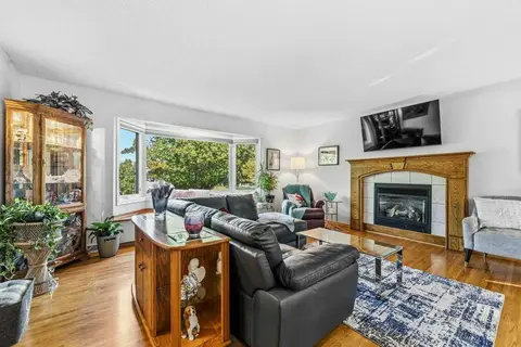 7804 7 Street SW photo 8