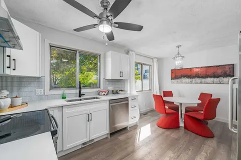 711 118 Avenue SW photo 10