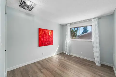 711 118 Avenue SW photo 20
