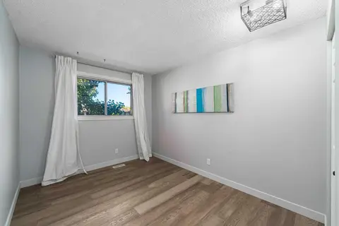 711 118 Avenue SW photo 21