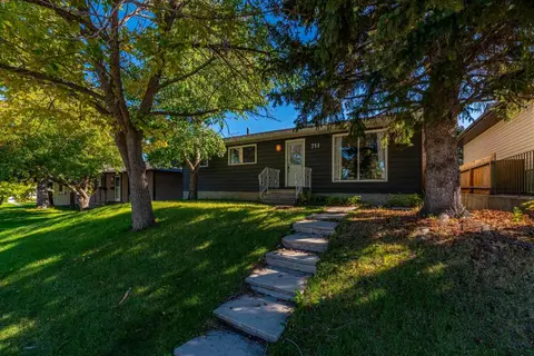 711 118 Avenue SW photo 3