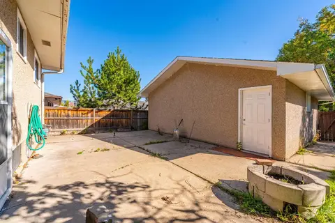 711 118 Avenue SW photo 33