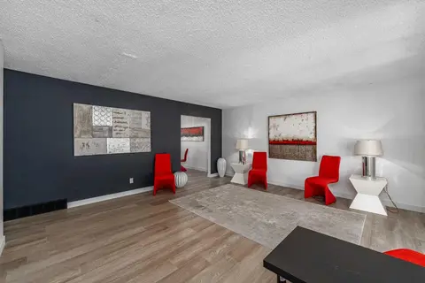 711 118 Avenue SW photo 6