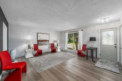 711 118 Avenue SW photo 7