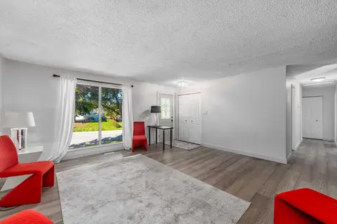 711 118 Avenue SW photo 8
