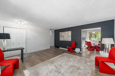 711 118 Avenue SW photo 9