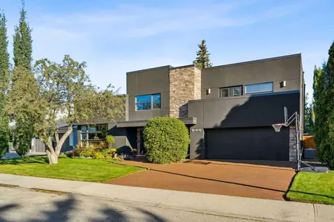 640 Willoughby Crescent SE photo 2