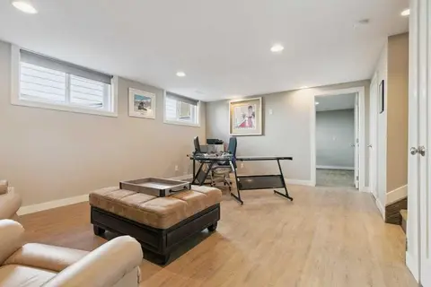 640 Willoughby Crescent SE photo 33