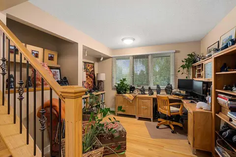 10528 Mapleridge Crescent SE photo 14