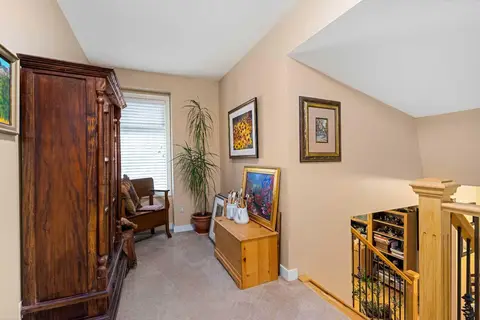 10528 Mapleridge Crescent SE photo 15
