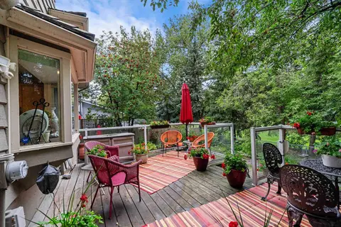 10528 Mapleridge Crescent SE photo 34