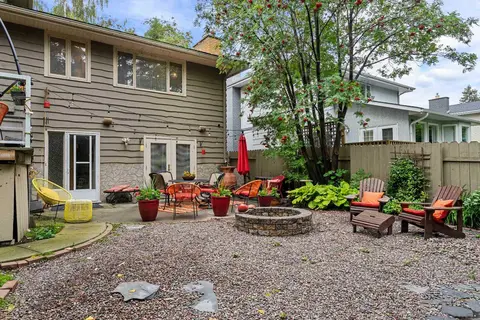 10528 Mapleridge Crescent SE photo 37