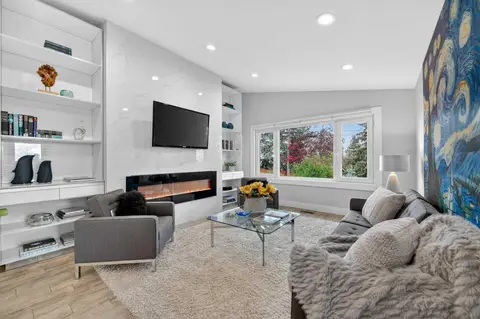 11 Selkirk Drive SW photo 13