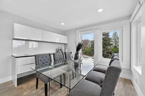 11 Selkirk Drive SW photo 20