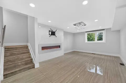 11 Selkirk Drive SW photo 31