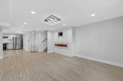 11 Selkirk Drive SW photo 32