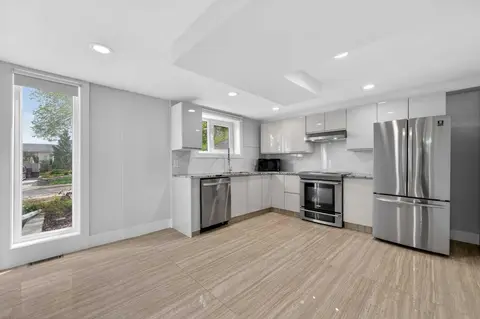 11 Selkirk Drive SW photo 33