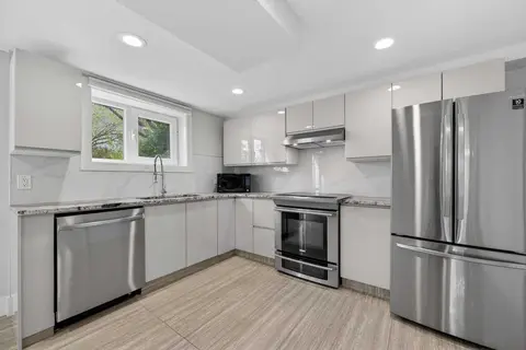 11 Selkirk Drive SW photo 34