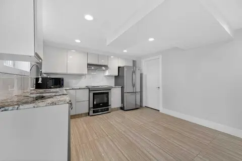 11 Selkirk Drive SW photo 35
