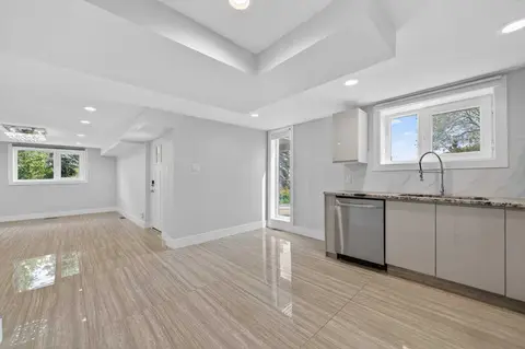 11 Selkirk Drive SW photo 36