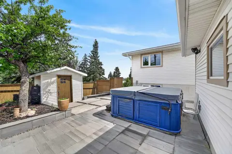 11 Selkirk Drive SW photo 43