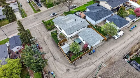 11 Selkirk Drive SW photo 48
