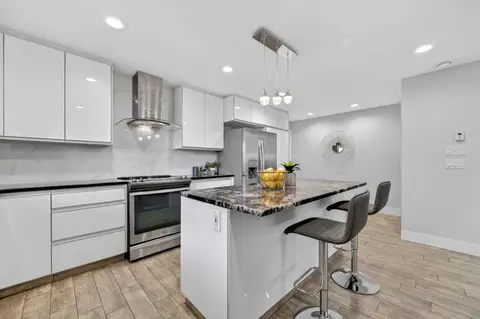 11 Selkirk Drive SW photo 7