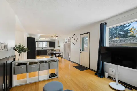 6907 6 Street SW photo 11
