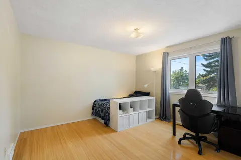 6907 6 Street SW photo 17