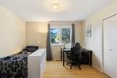 6907 6 Street SW photo 18